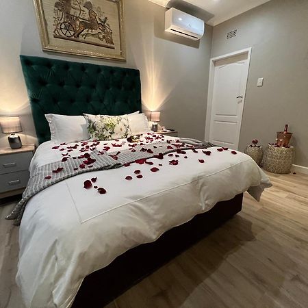 Le'Ciara Luxury Guest House โจฮันเนสเบิร์ก ภายนอก รูปภาพ
