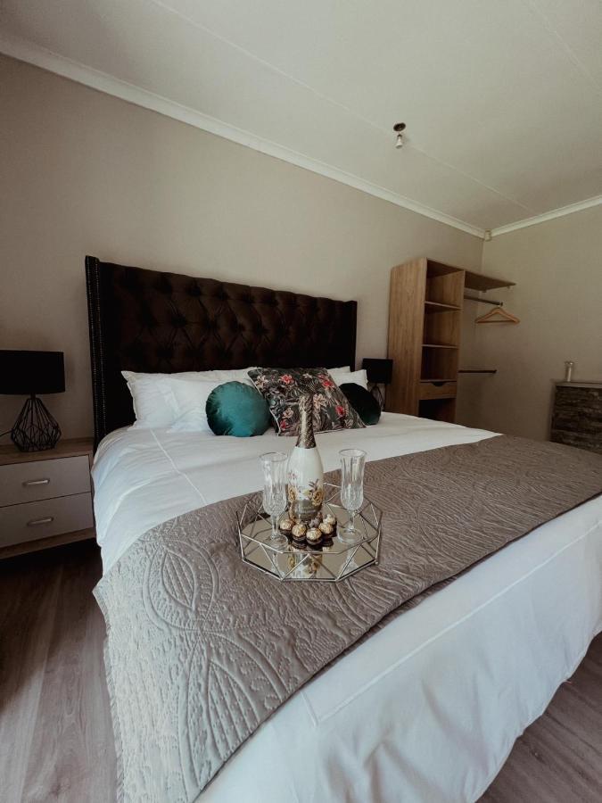 Le'Ciara Luxury Guest House โจฮันเนสเบิร์ก ภายนอก รูปภาพ