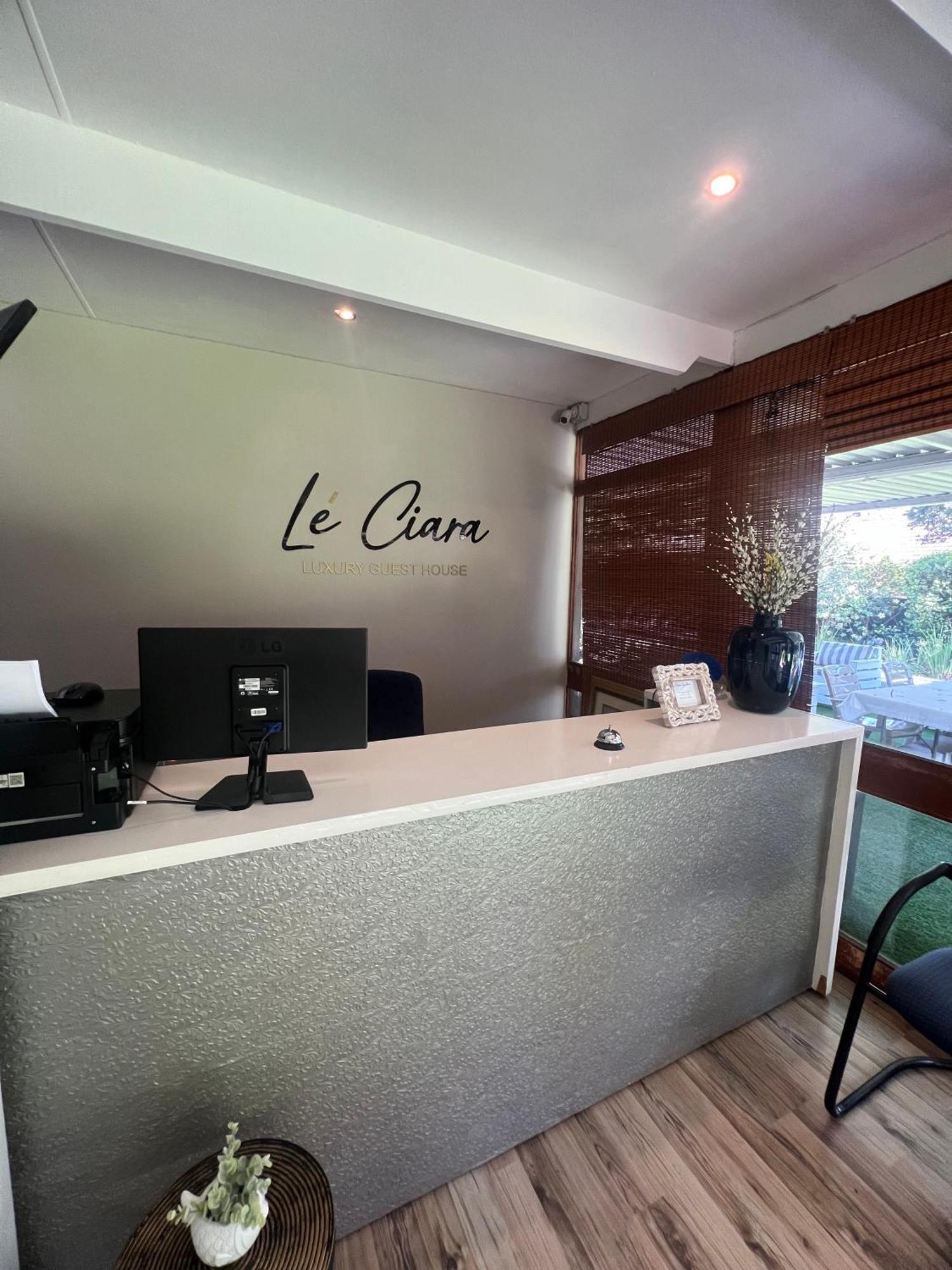 Le'Ciara Luxury Guest House โจฮันเนสเบิร์ก ภายนอก รูปภาพ