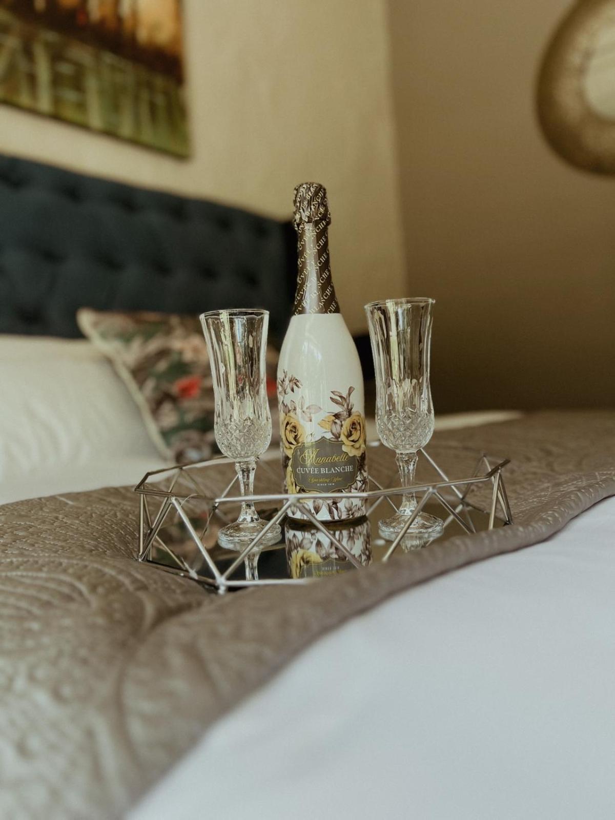 Le'Ciara Luxury Guest House โจฮันเนสเบิร์ก ภายนอก รูปภาพ
