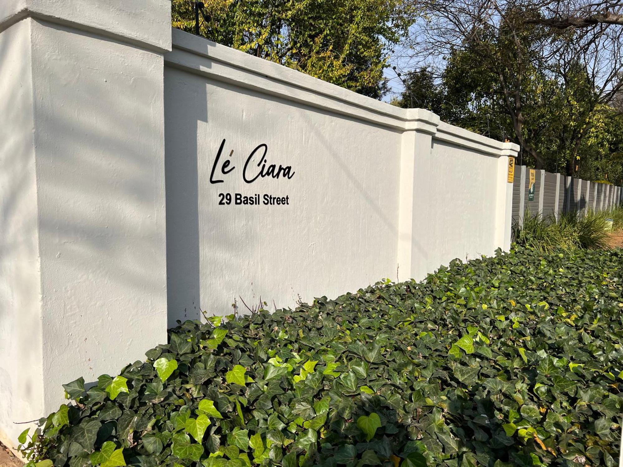 Le'Ciara Luxury Guest House โจฮันเนสเบิร์ก ภายนอก รูปภาพ